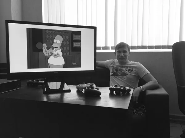 Pavel sharing product development lessons with the datarockets team at a weekly meetup